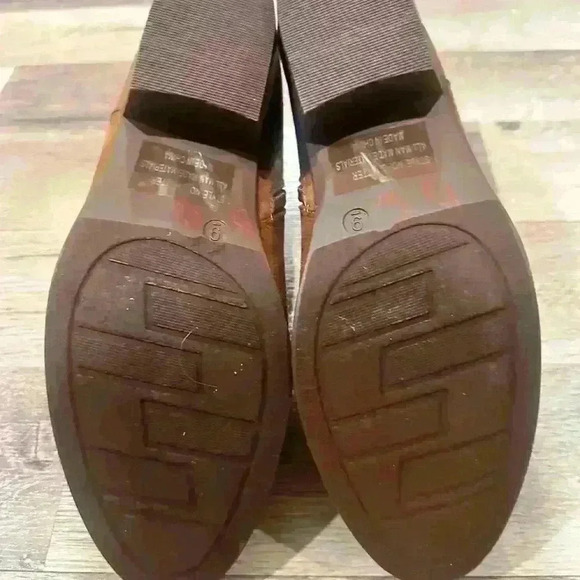 Size 9 Shoeland Faux Vegan Leather Zip Up Heeled Booties - Picture 5 of 5